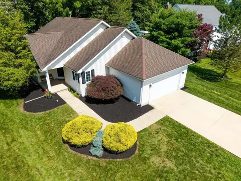 15 Whitefield Blvd, Norwalk, OH 44857