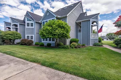 10951 N Bay Point Dr #204, Marblehead, OH 43440