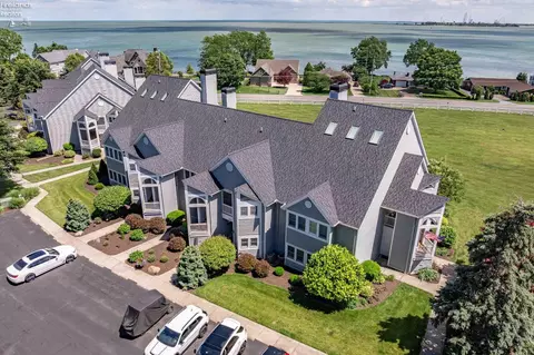 10951 N Bay Point Dr #204, Marblehead, OH 43440
