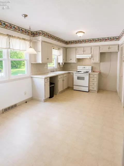 810 Taylor Ave, Huron, OH 44839 photo 8