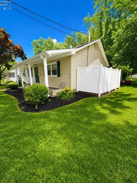 810 Taylor Ave, Huron, OH 44839 photo 4