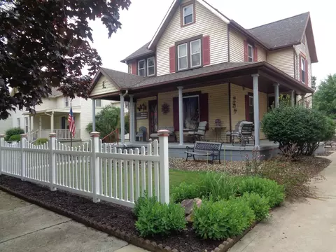 414 W Pearl St, Willard, OH 44890 photo 1