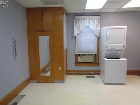 414 W Pearl St, Willard, OH 44890 photo 11