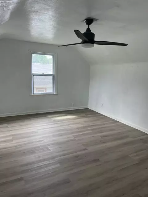 Bedroom - 910 W 17th, Lorain, OH 44052 photo 2 of 4