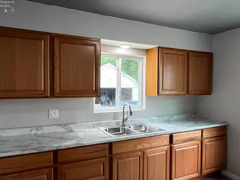 Kitchen - 910 W 17th, Lorain, OH 44052 photo 1 of 2