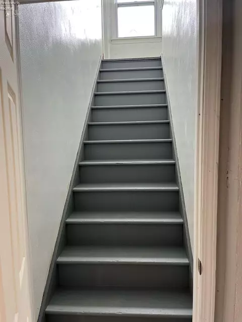 Entry Way - 910 W 17th, Lorain, OH 44052 photo 1 of 2