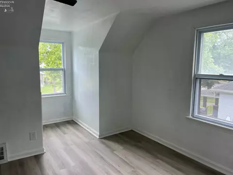 Bedroom - 910 W 17th, Lorain, OH 44052 photo 3 of 4