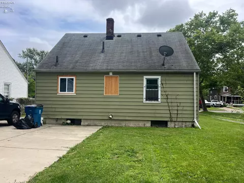 Exterior - 910 W 17th, Lorain, OH 44052 photo 2 of 3