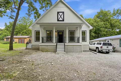 2327 S Oak Knoll Dr, Marblehead, OH 43440