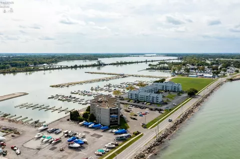 176 Clinton Reef Dr, Port Clinton, OH 43452