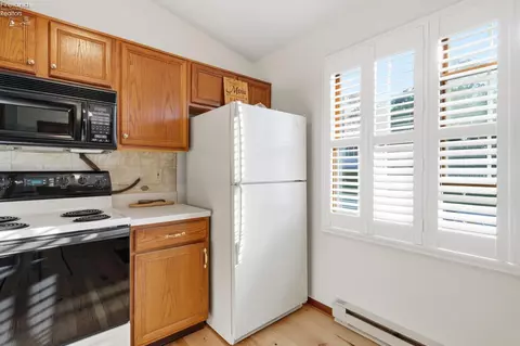 Kitchen - 377 Lighthouse, Marblehead, OH 43440 photo 3 of 3