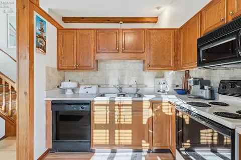 Kitchen - 377 Lighthouse, Marblehead, OH 43440 photo 2 of 3