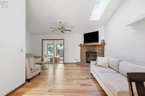 Living - 377 Lighthouse, Marblehead, OH 43440 photo 1 of 4