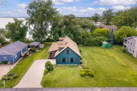 2350 S Commodore Ct, Marblehead, OH 43440