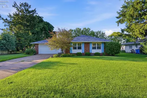 111 E 10th St, Port Clinton, OH 43452