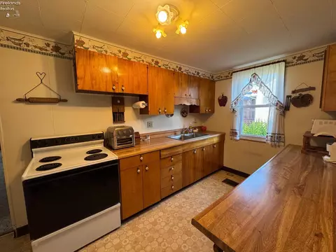 Kitchen - 20 S Hamilton St, Monroeville, OH 44847 photo 1 of 3