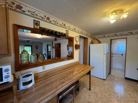 Kitchen - 20 S Hamilton St, Monroeville, OH 44847 photo 2 of 3