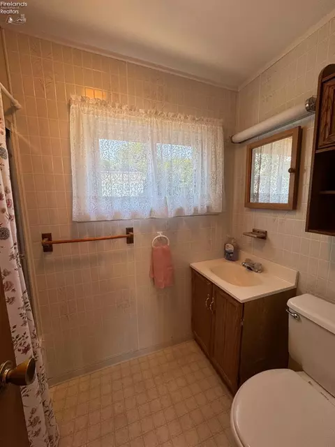 Bath - 20 S Hamilton St, Monroeville, OH 44847 photo 1 of 1