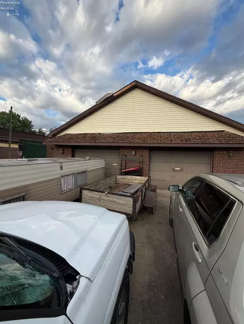 207 Woodbine St, Willard, OH 44890 photo 2