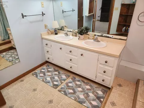 Bath - 547 Wilder Ave, Huron, OH 44839 photo 11 of 13