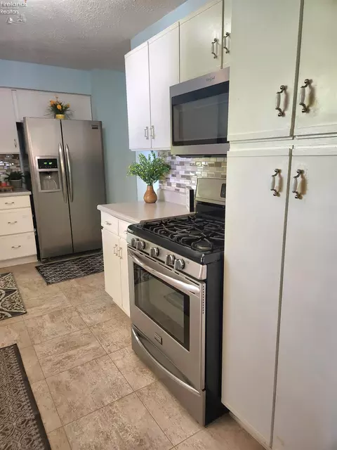 Kitchen - 547 Wilder Ave, Huron, OH 44839 photo 12 of 13