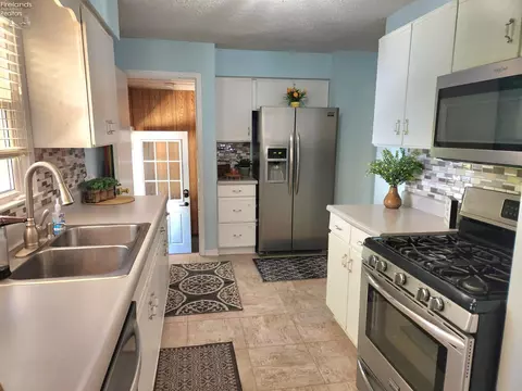 Kitchen - 547 Wilder Ave, Huron, OH 44839 photo 7 of 13