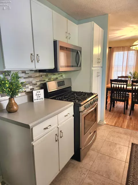 Kitchen - 547 Wilder Ave, Huron, OH 44839 photo 5 of 13