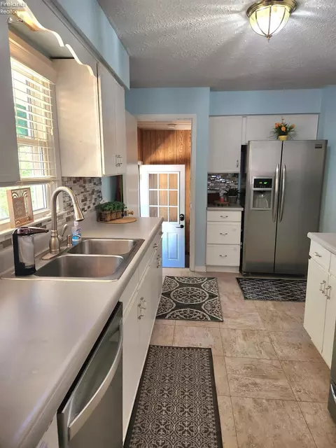 Kitchen - 547 Wilder Ave, Huron, OH 44839 photo 6 of 13