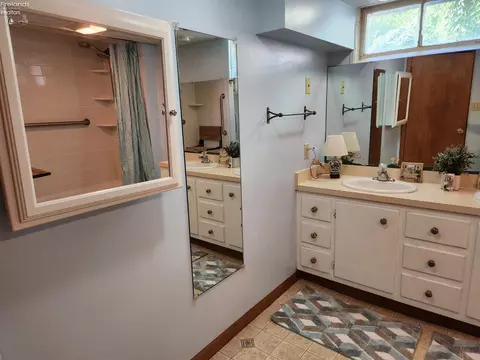 Bath - 547 Wilder Ave, Huron, OH 44839 photo 9 of 13