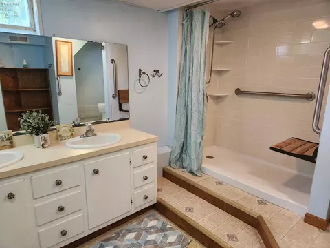 Bath - 547 Wilder Ave, Huron, OH 44839 photo 7 of 13