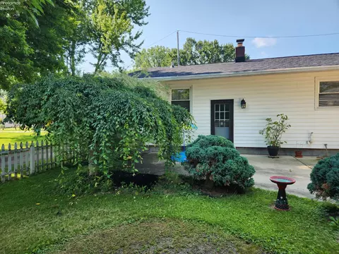Exterior - 547 Wilder Ave, Huron, OH 44839 photo 5 of 13