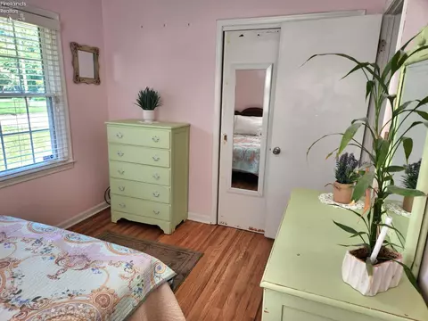 Bedroom - 547 Wilder Ave, Huron, OH 44839 photo 5 of 17
