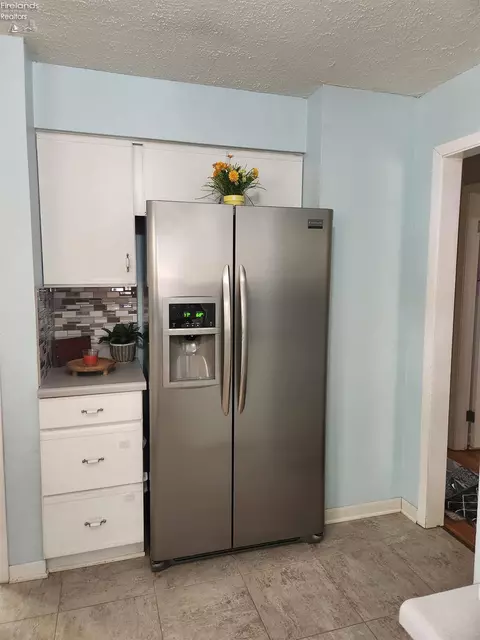 Kitchen - 547 Wilder Ave, Huron, OH 44839 photo 9 of 13