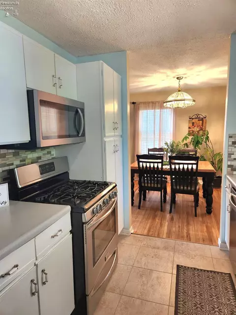 Kitchen - 547 Wilder Ave, Huron, OH 44839 photo 4 of 13