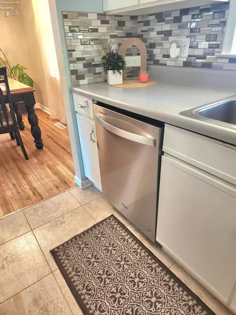 Kitchen - 547 Wilder Ave, Huron, OH 44839 photo 3 of 13