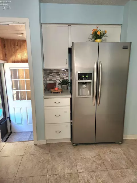 Kitchen - 547 Wilder Ave, Huron, OH 44839 photo 10 of 13