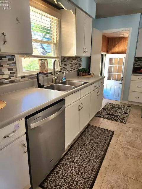 Kitchen - 547 Wilder Ave, Huron, OH 44839 photo 13 of 13
