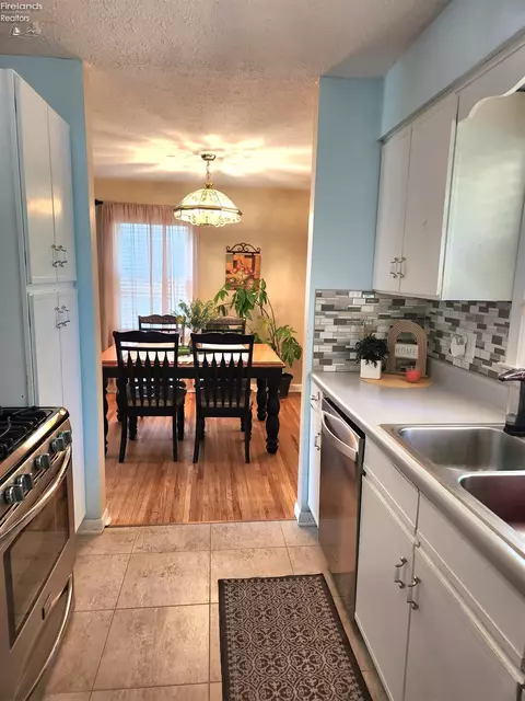 Kitchen - 547 Wilder Ave, Huron, OH 44839 photo 2 of 13