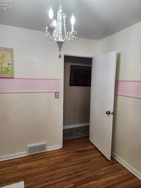 Bedroom - 547 Wilder Ave, Huron, OH 44839 photo 4 of 17