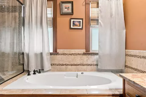 Bath - 293 Monroe St, Monroeville, OH 44847 photo 3 of 6