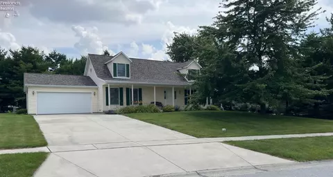 1013 Cherokee Xing, Wapakoneta, OH 45895