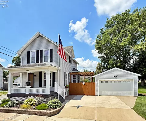 18 Maple St, Tiffin, OH 44883
