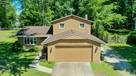 853 Alameda Ave, Sheffield Lake, OH 44054