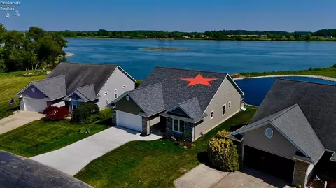 769 N Harbor Pointe Rd, Port Clinton, OH 43452