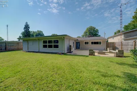 Exterior - 305 Forest Hls, Huron, OH 44839 photo 3 of 8