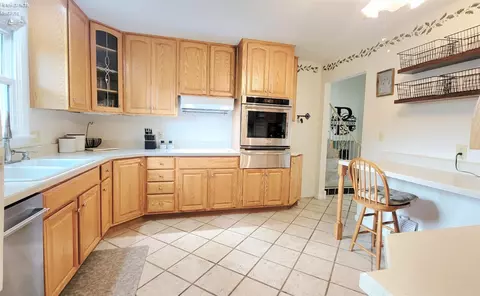 Kitchen - 328 Brunswick Dr, Huron, OH 44839 photo 2 of 4