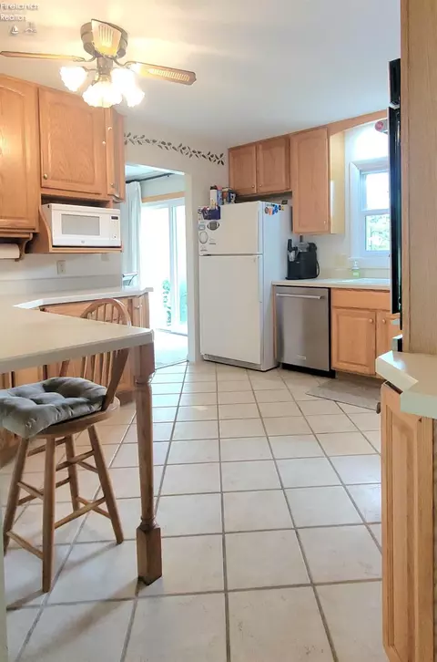 Kitchen - 328 Brunswick Dr, Huron, OH 44839 photo 4 of 4