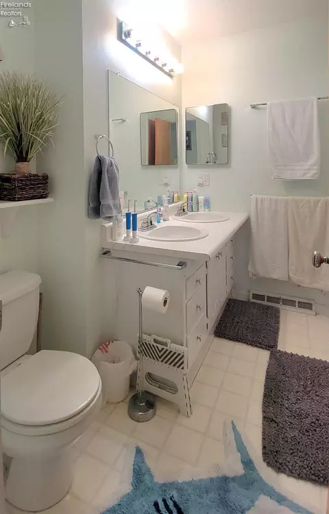 Bath - 328 Brunswick Dr, Huron, OH 44839 photo 2 of 3