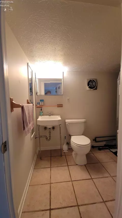 Bath - 328 Brunswick Dr, Huron, OH 44839 photo 3 of 3