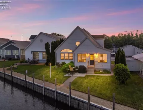1551 N Anchor Ave, Port Clinton, OH 43452